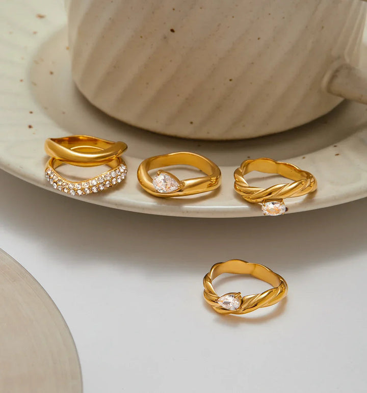 Von Noemi kuratierte Ringstapel-Kollektion