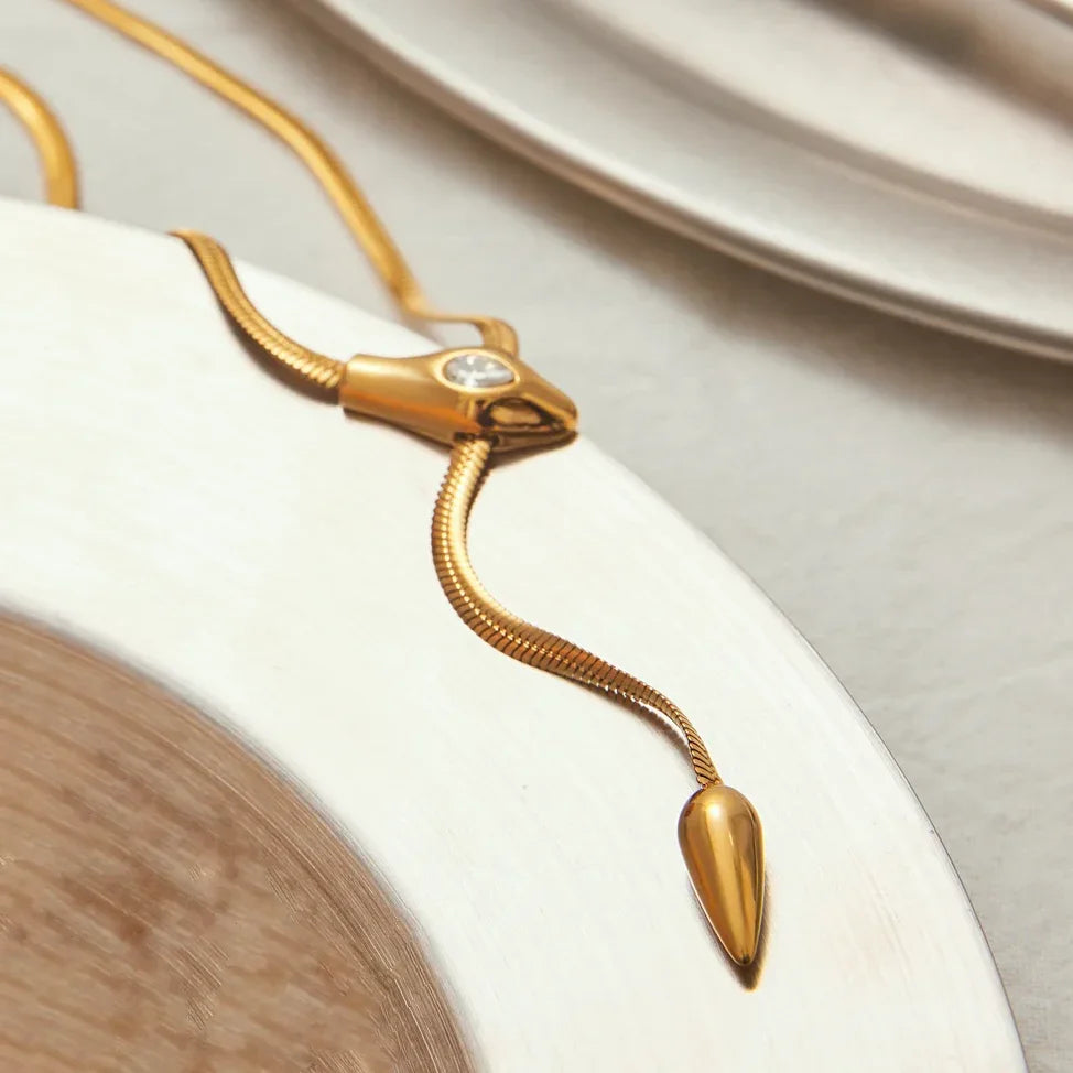Gold-Serpentin-Anhänger von Zarelle