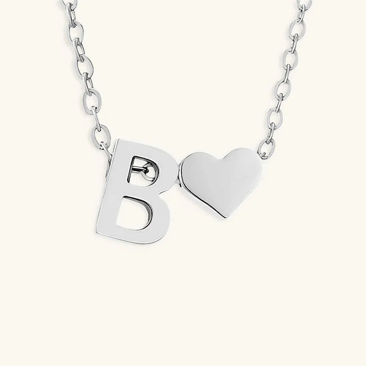 Goldkette mit dem Anfangsbuchstaben „Ria“