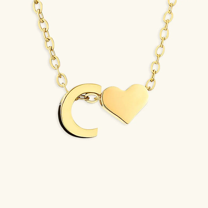 Goldkette mit dem Anfangsbuchstaben „Ria“