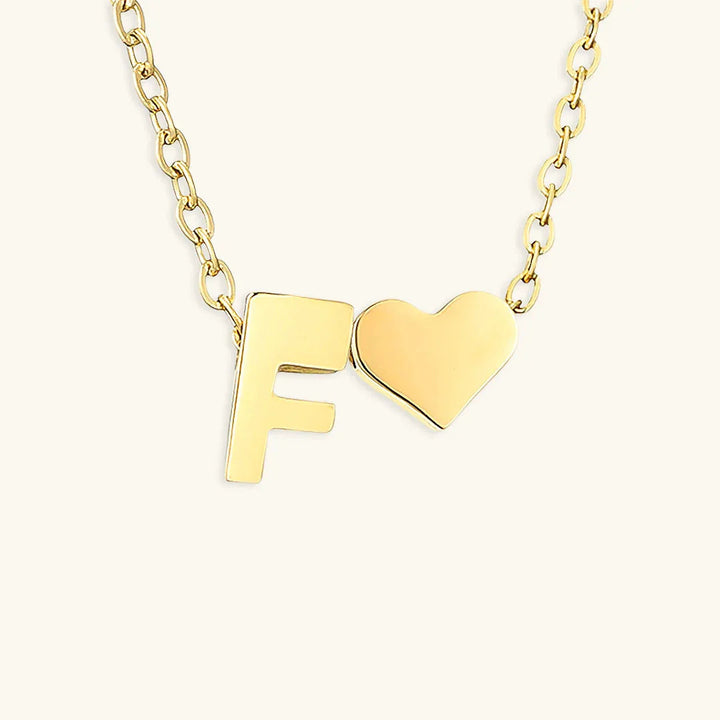 Goldkette mit dem Anfangsbuchstaben „Ria“