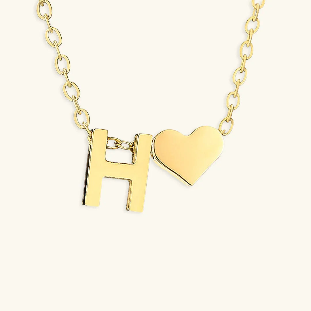 Goldkette mit dem Anfangsbuchstaben „Ria“