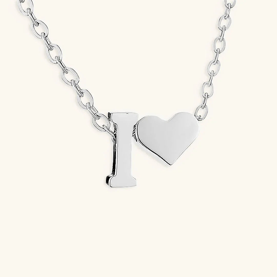 Goldkette mit dem Anfangsbuchstaben „Ria“