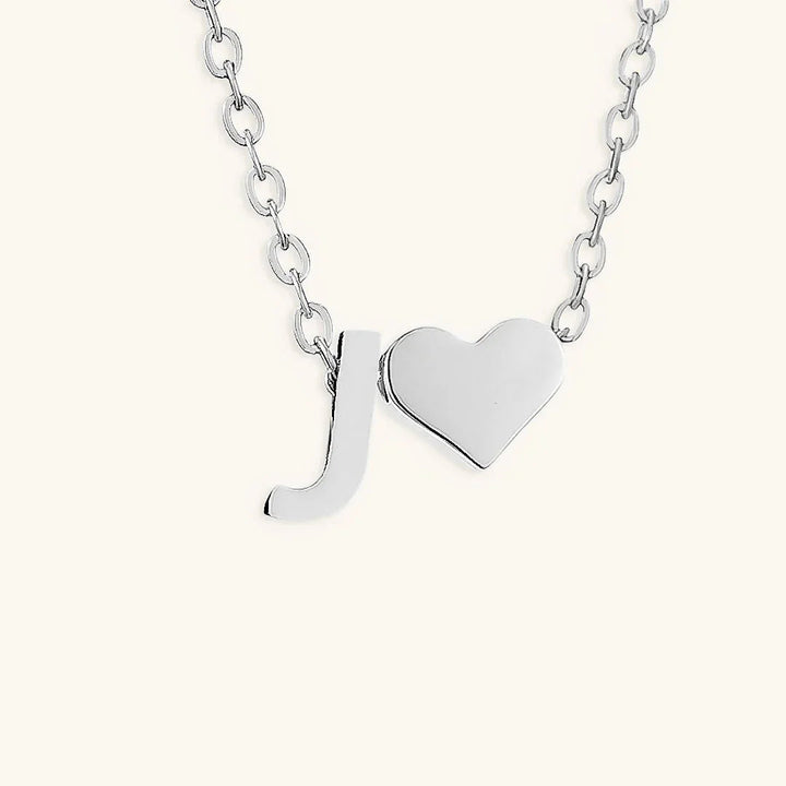 Goldkette mit dem Anfangsbuchstaben „Ria“