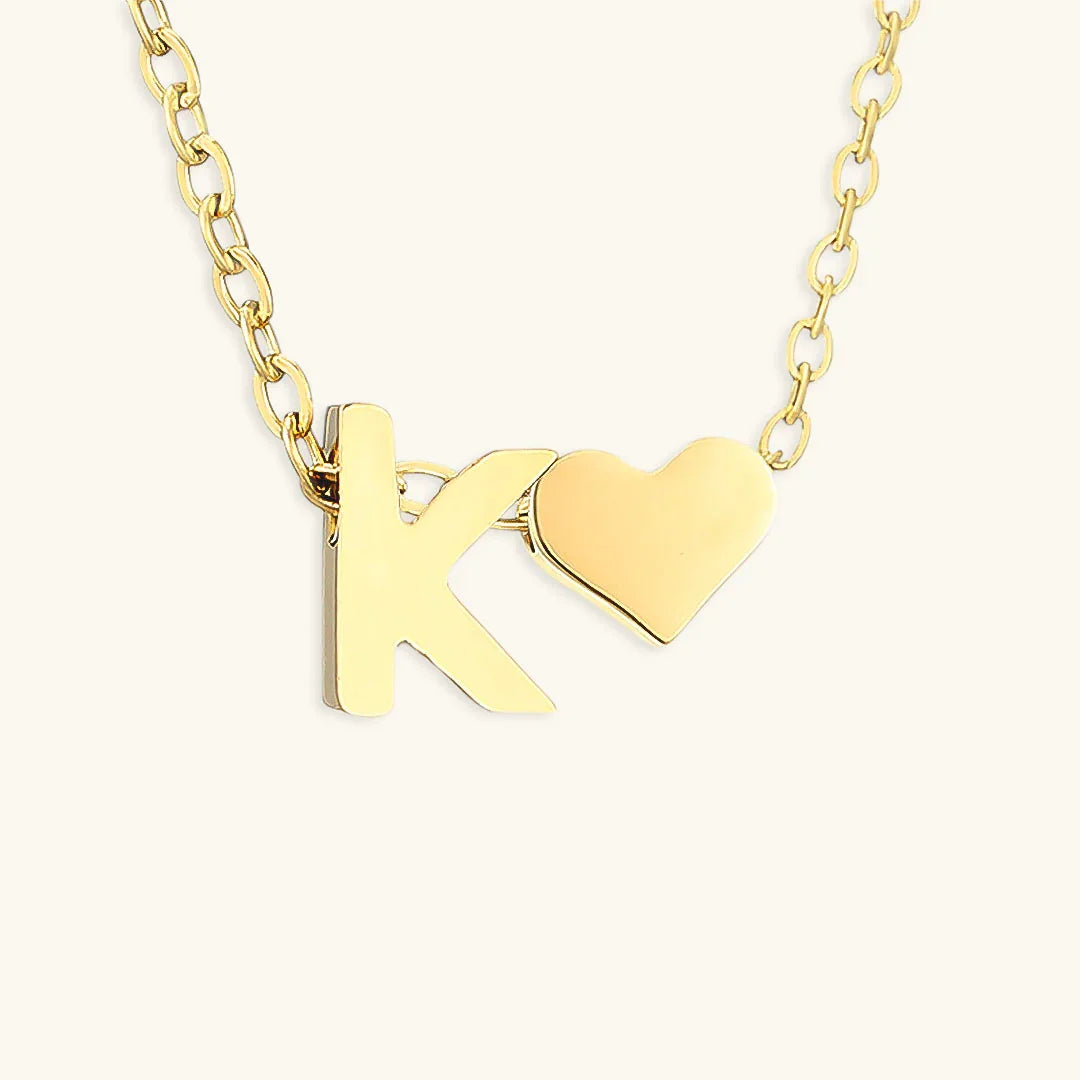 Goldkette mit dem Anfangsbuchstaben „Ria“