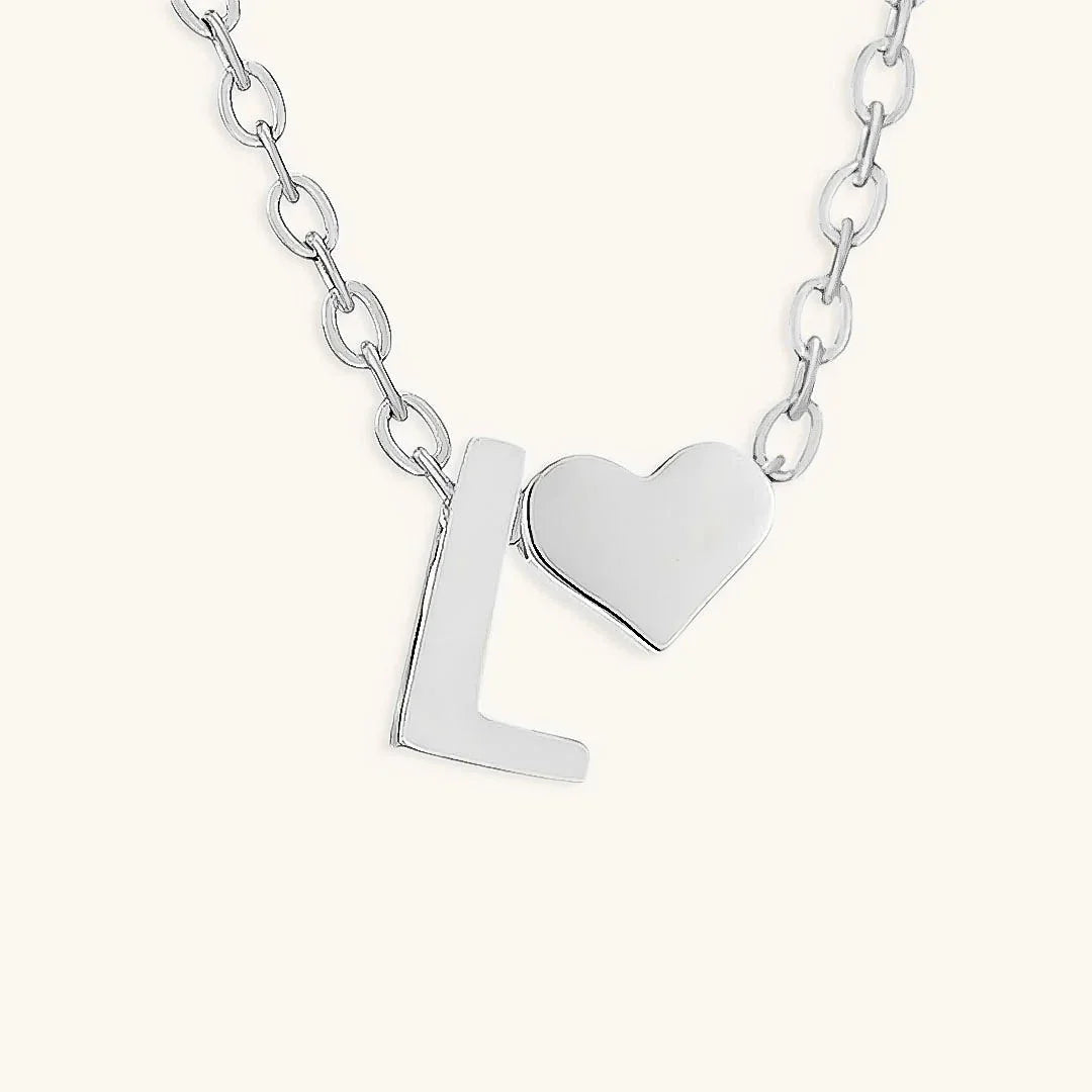 Goldkette mit dem Anfangsbuchstaben „Ria“