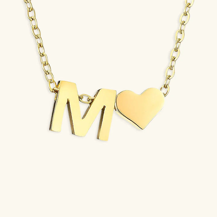Goldkette mit dem Anfangsbuchstaben „Ria“