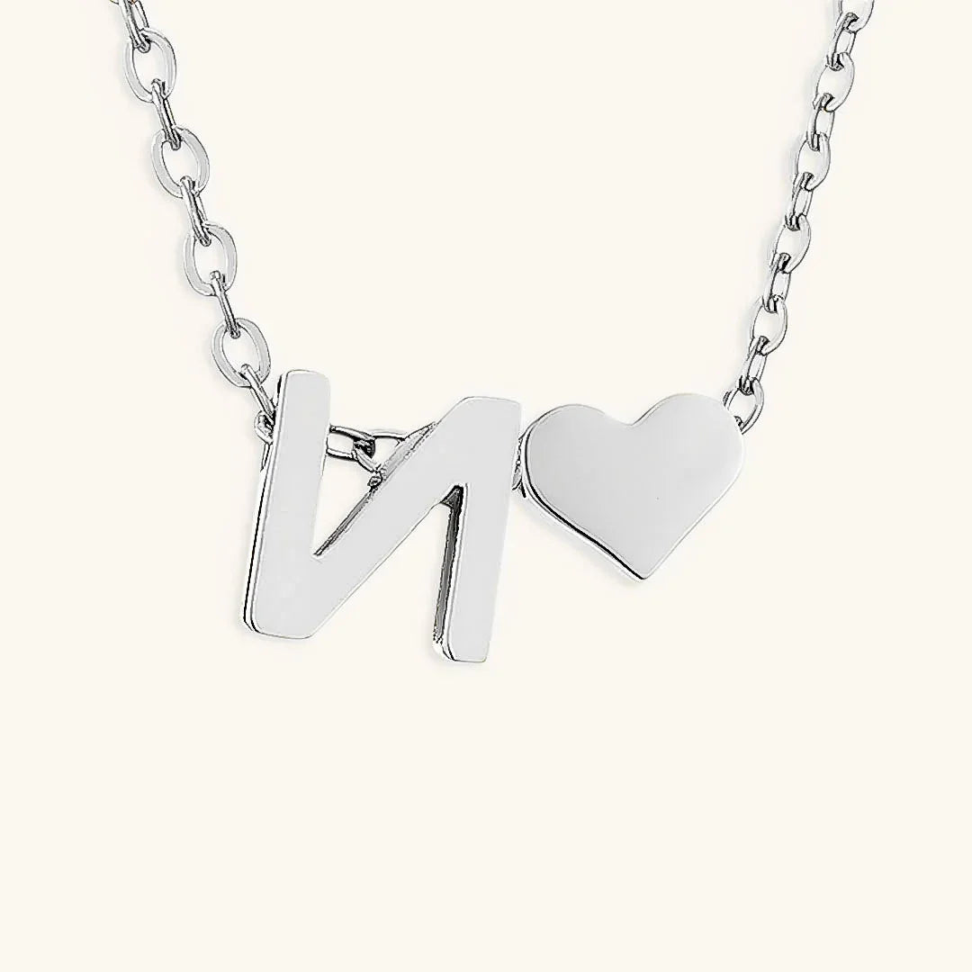 Goldkette mit dem Anfangsbuchstaben „Ria“