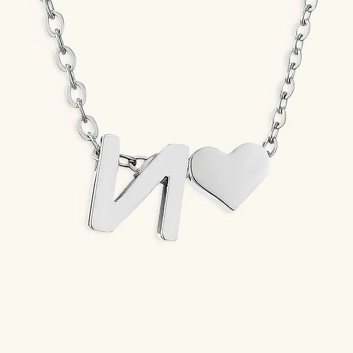 Goldkette mit dem Anfangsbuchstaben „Ria“