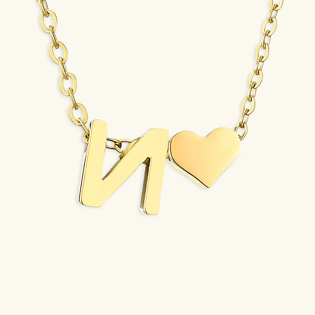 Goldkette mit dem Anfangsbuchstaben „Ria“