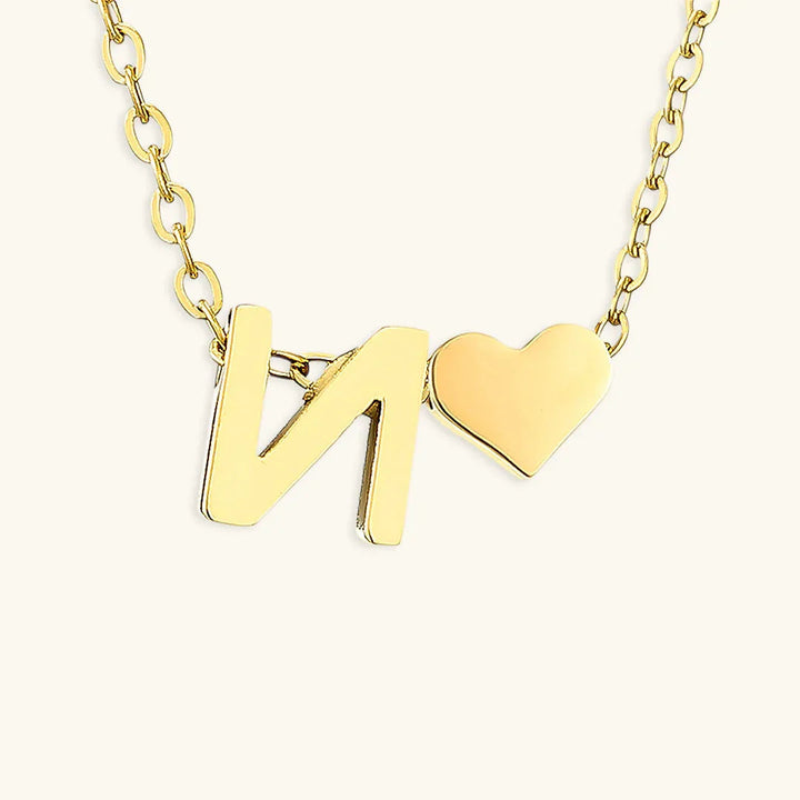 Goldkette mit dem Anfangsbuchstaben „Ria“