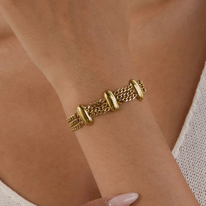Kathleen – Mehrlagiges Kettenarmband in Gold