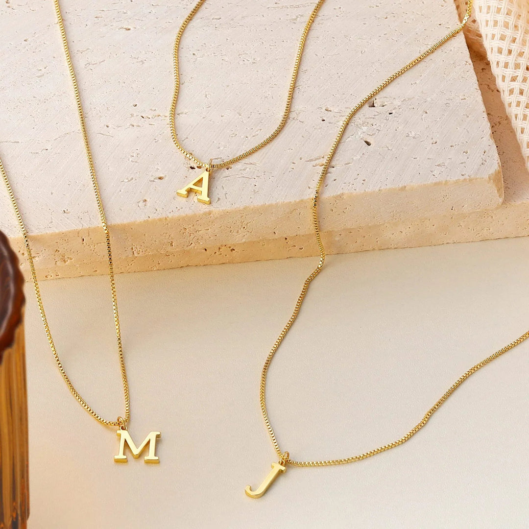 Therese Buchstabe Initial Gold Halskette
