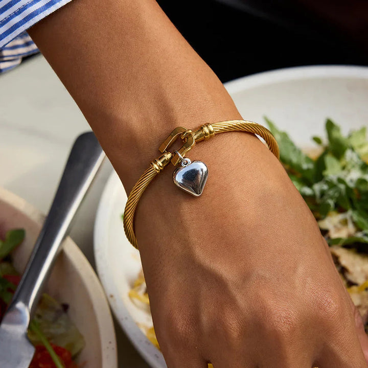 Solenne Twisted Band Goldarmband