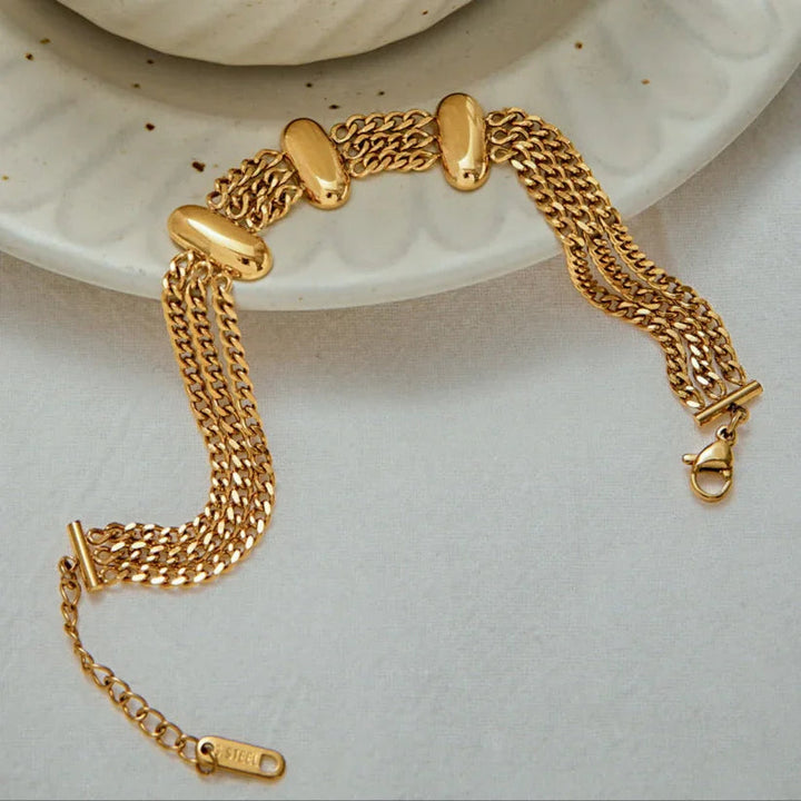 Kathleen – Mehrlagiges Kettenarmband in Gold
