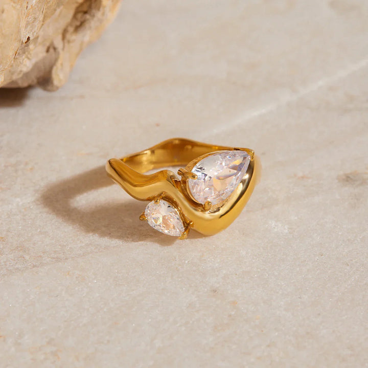 Soletta Diamant-Goldring in Tropfenform