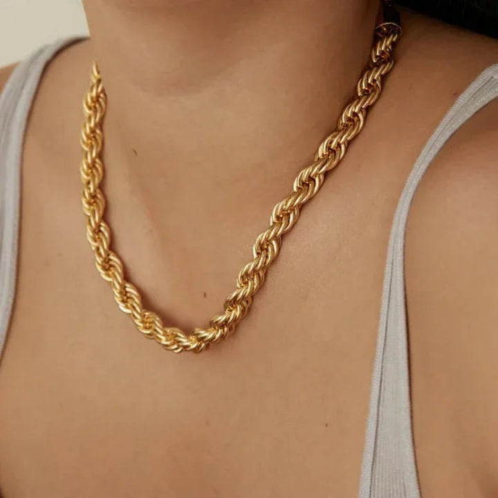 Mila Golden Twist Halskette