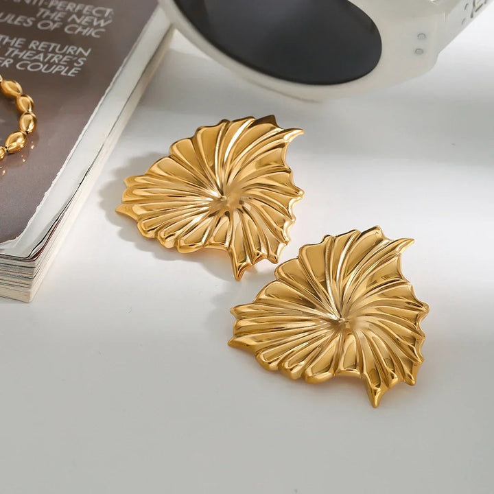 Boucles d'oreilles en or à pétales sculptés Rafaela