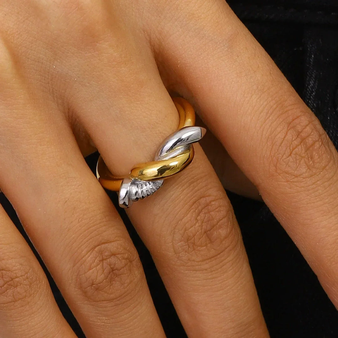 Trinity Gedrehter Nagelring