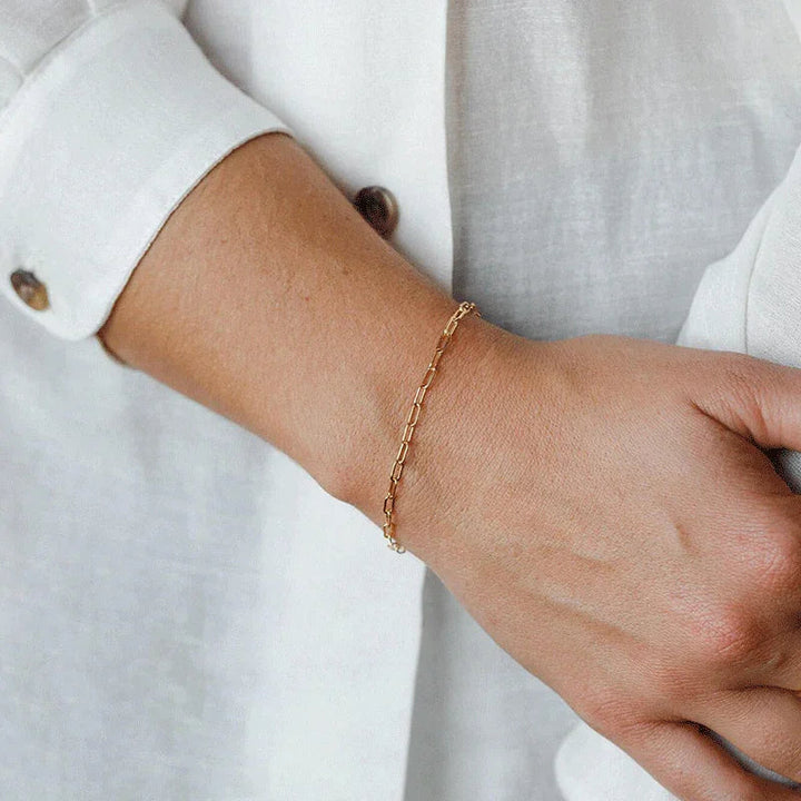 Maybelle Goldfarbenes Büroklammer-Kettenarmband