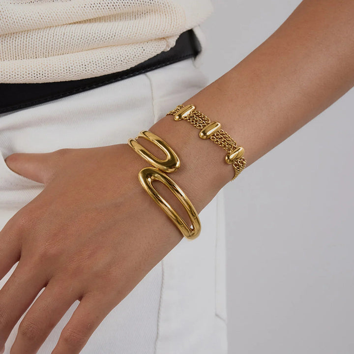 Kathleen – Mehrlagiges Kettenarmband in Gold