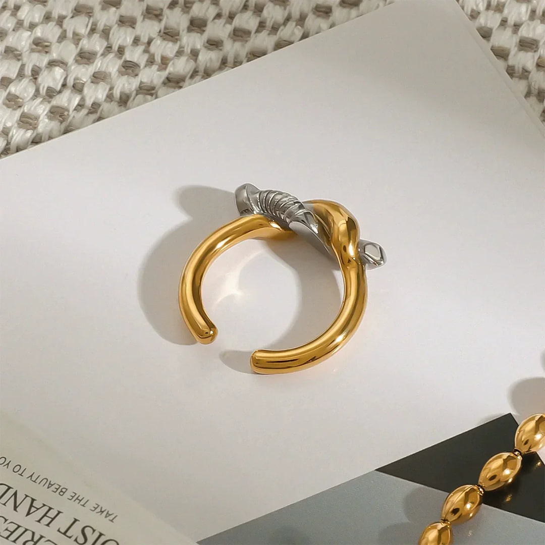 Trinity Gedrehter Nagelring