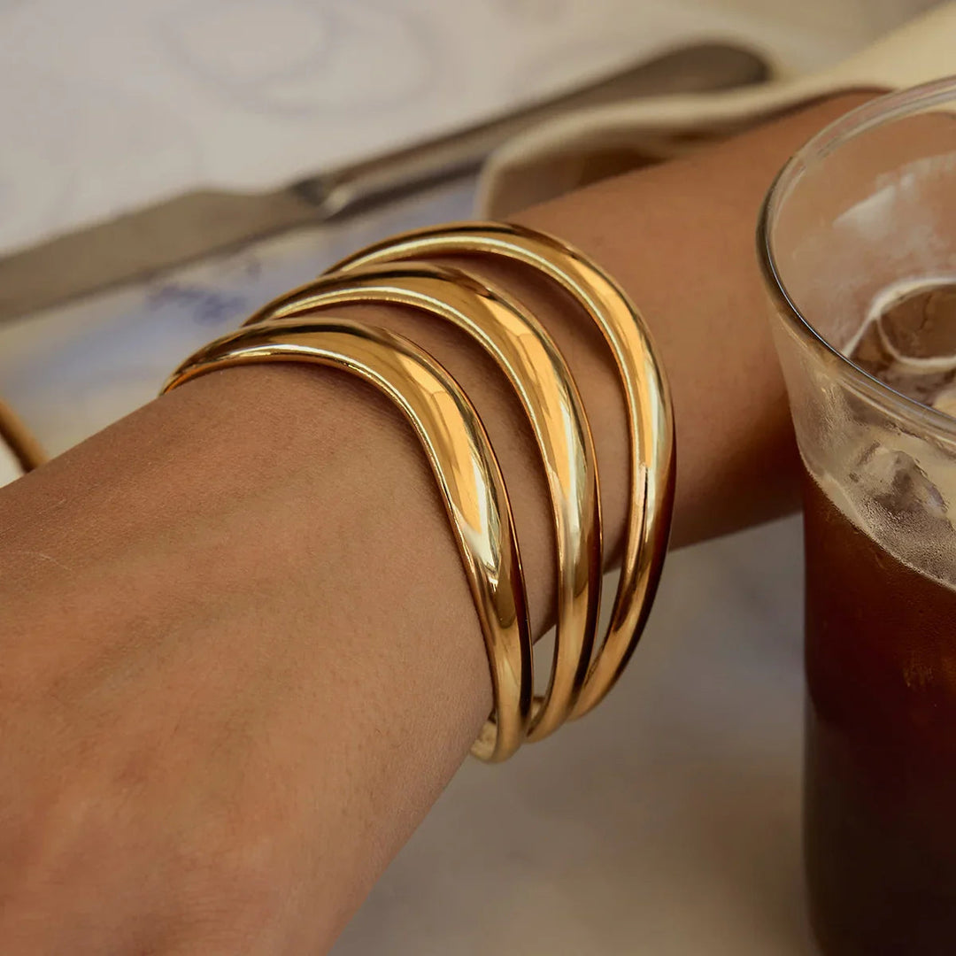 Dreilagiger goldener Armreif „Meredith“