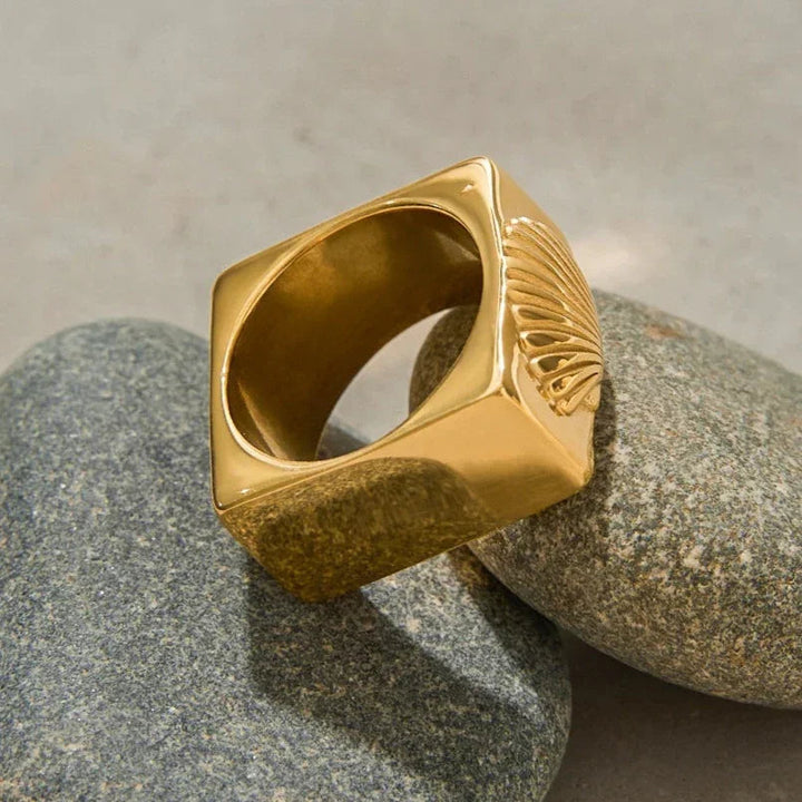 Carlotta Geometrischer Muschelring