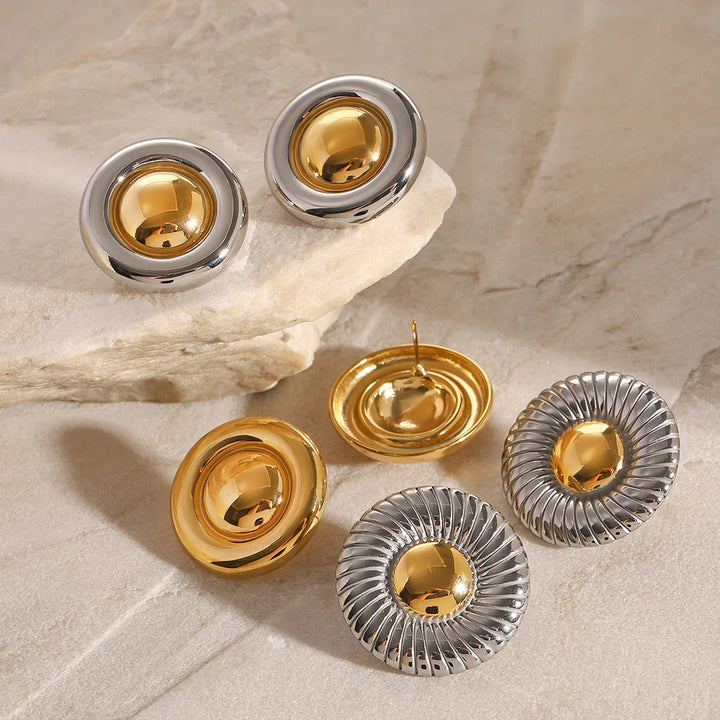 Sommerliche goldene Knopfohrringe