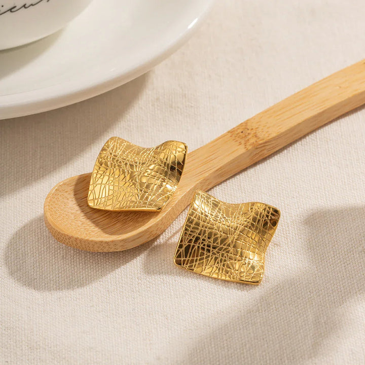 Boucles d'oreilles en feuille d'or froissée Celestina