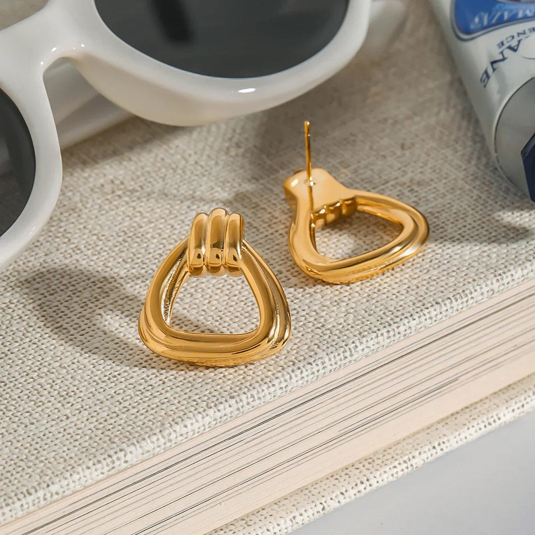 Doris Knoten Charm Gold Ohrringe