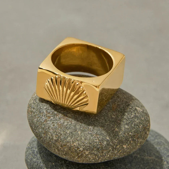 Carlotta Geometrischer Muschelring