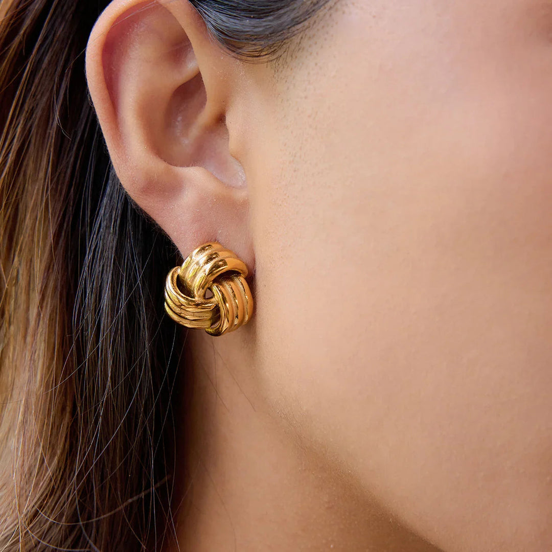 Avielle – Klobige Knotenohrringe in Gold