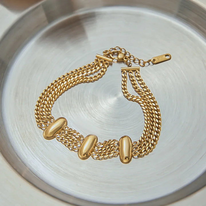 Kathleen – Mehrlagiges Kettenarmband in Gold