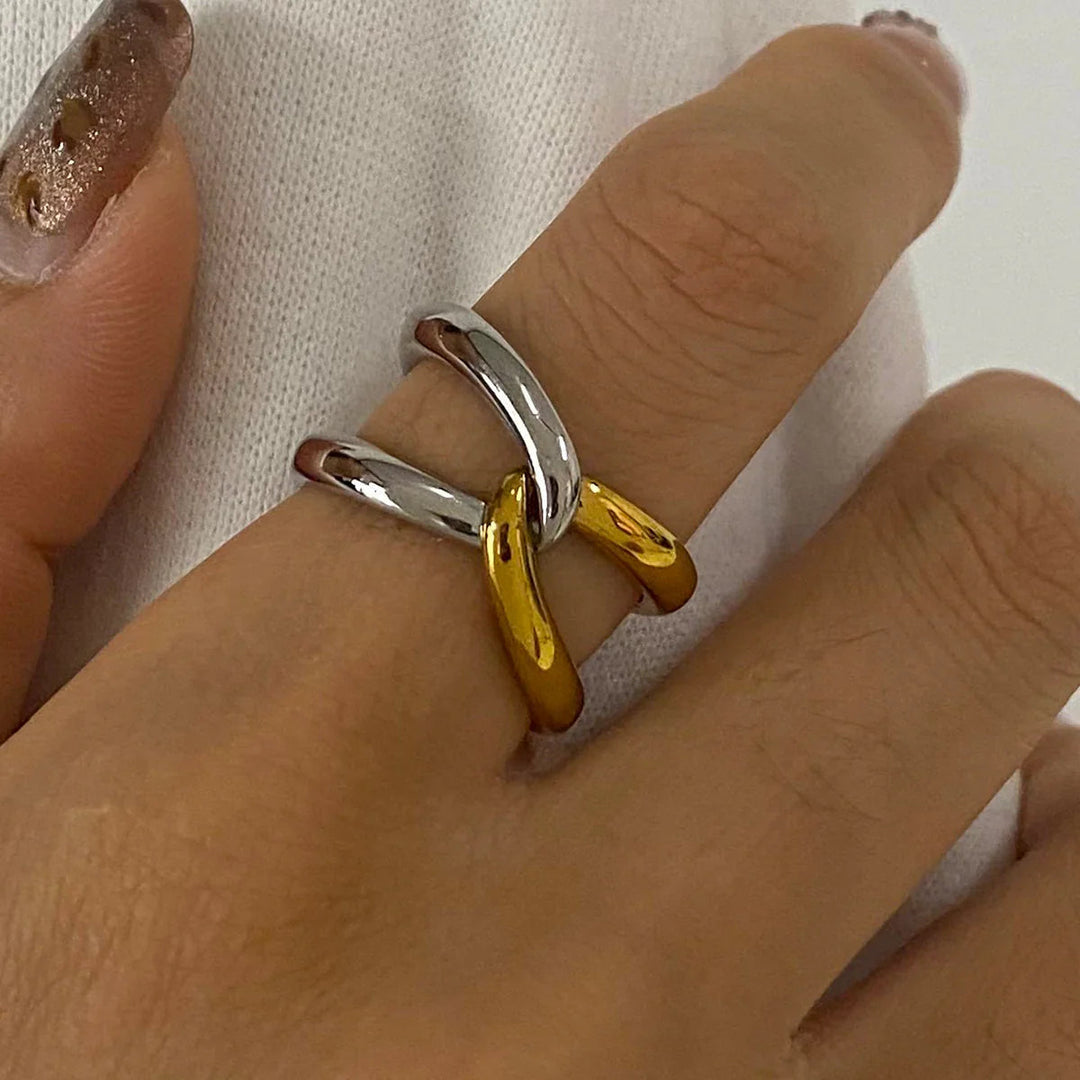 Nerine Gold Twist Ring