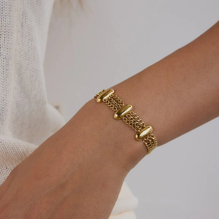Kathleen – Mehrlagiges Kettenarmband in Gold