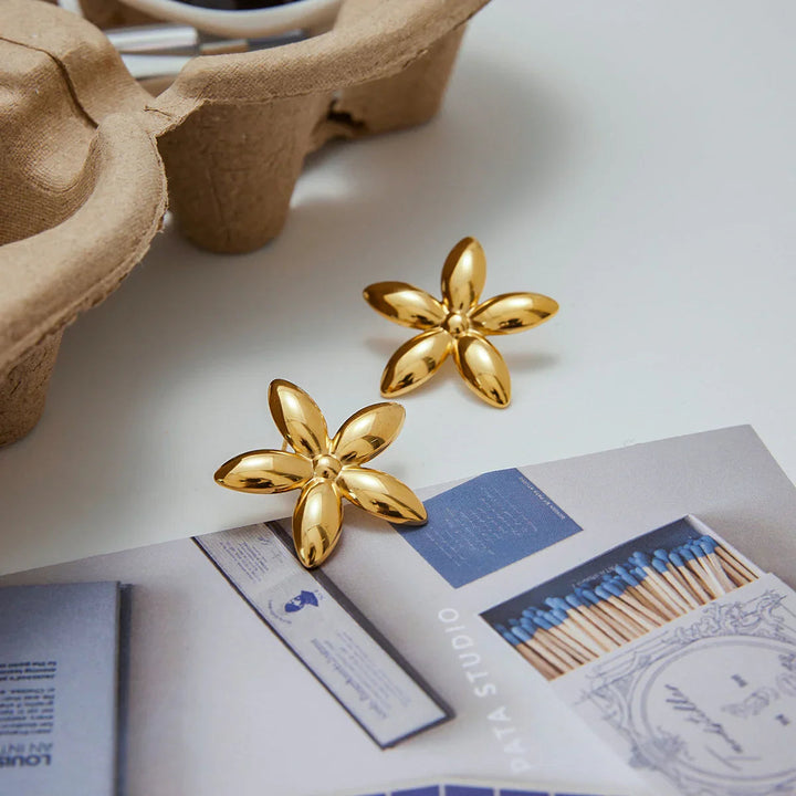 Boucles d'oreilles florales en or Monica
