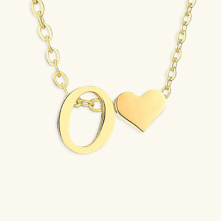 Goldkette mit dem Anfangsbuchstaben „Ria“