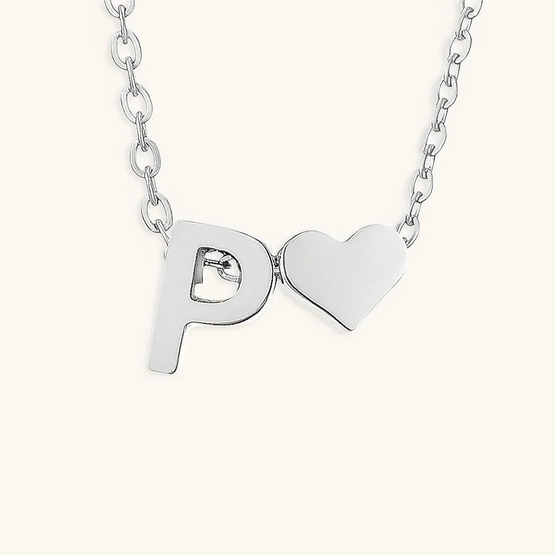 Goldkette mit dem Anfangsbuchstaben „Ria“