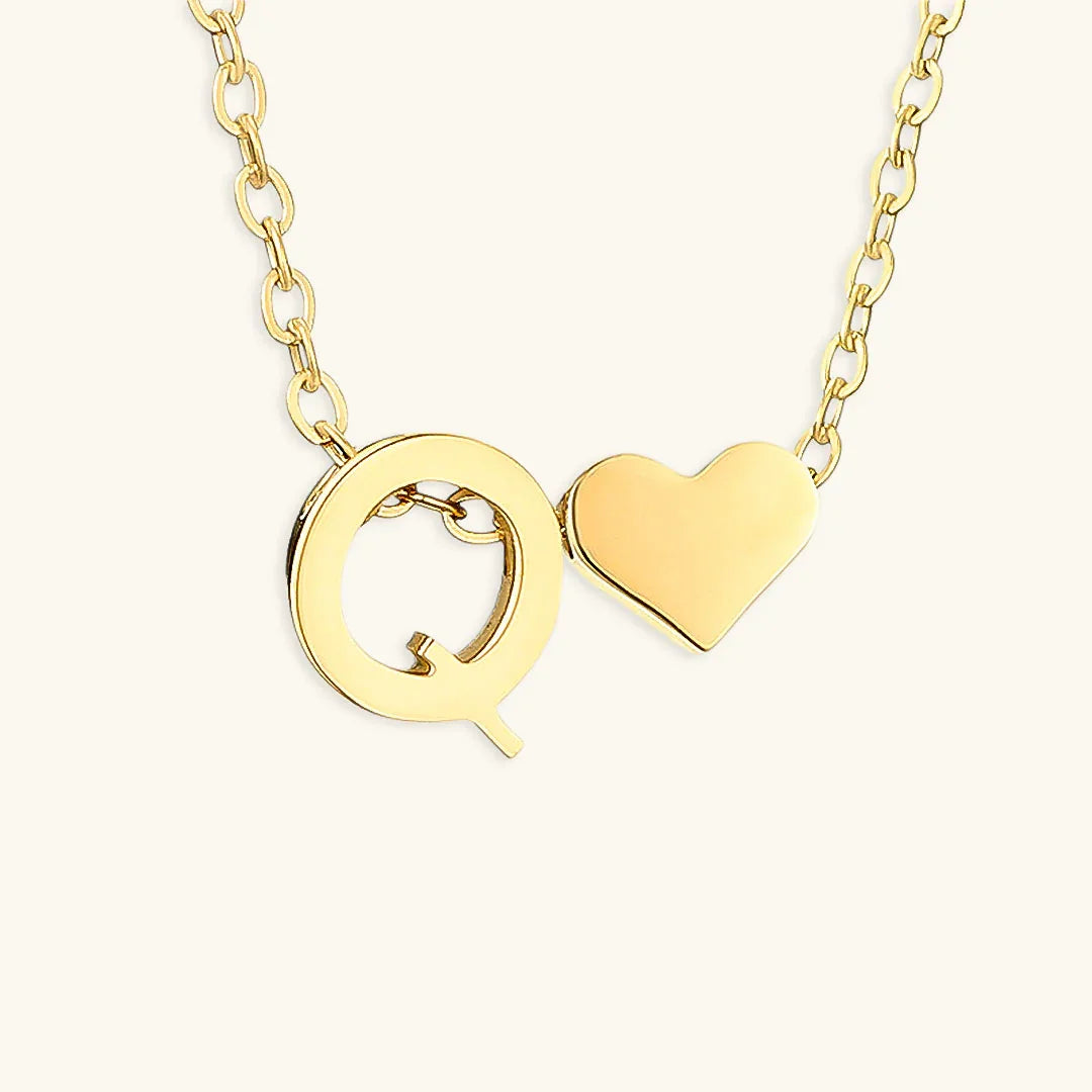 Goldkette mit dem Anfangsbuchstaben „Ria“