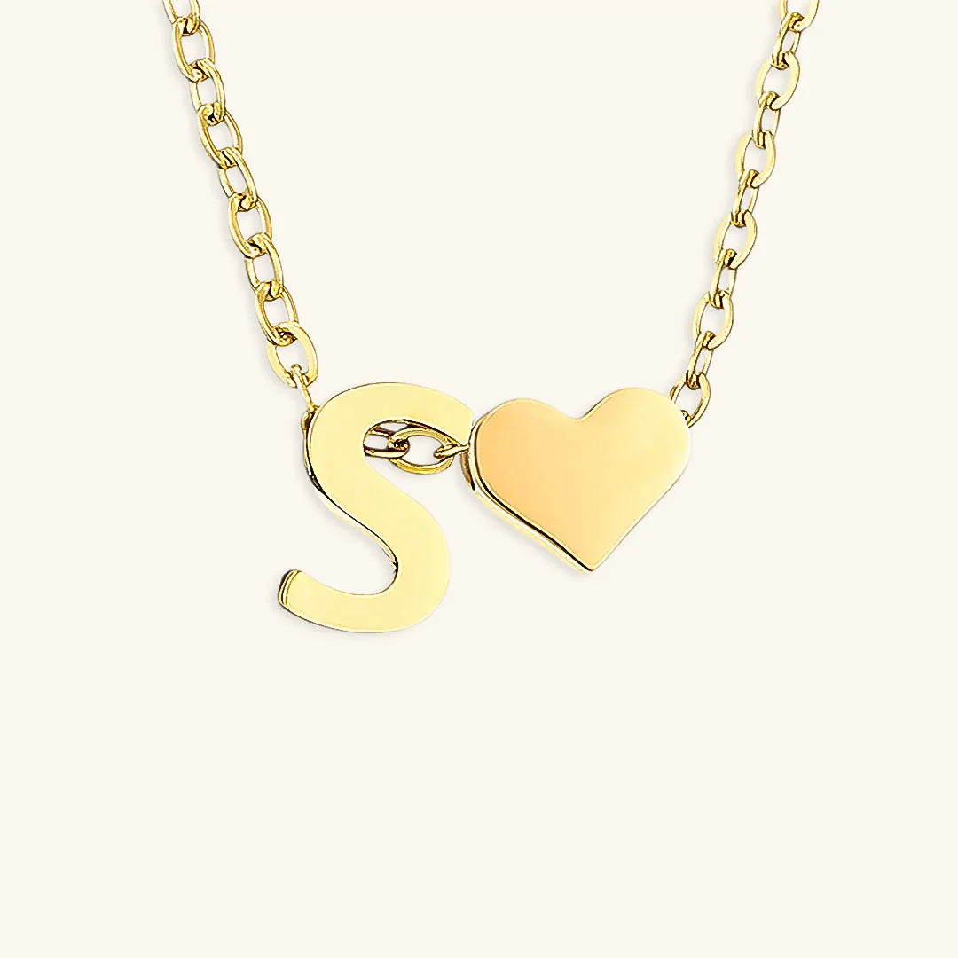 Goldkette mit dem Anfangsbuchstaben „Ria“