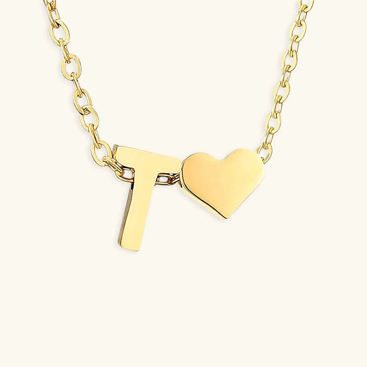 Goldkette mit dem Anfangsbuchstaben „Ria“