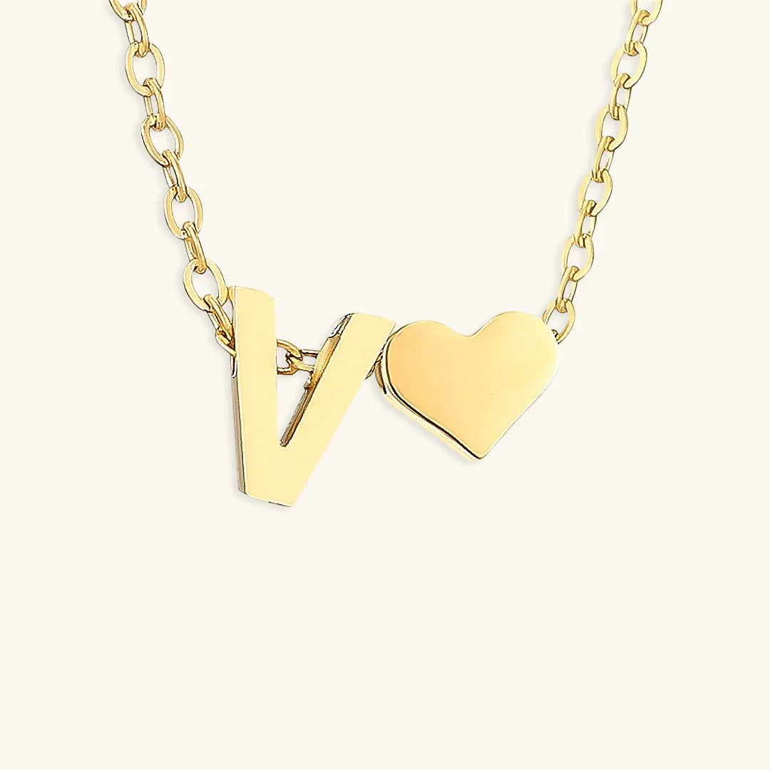 Goldkette mit dem Anfangsbuchstaben „Ria“