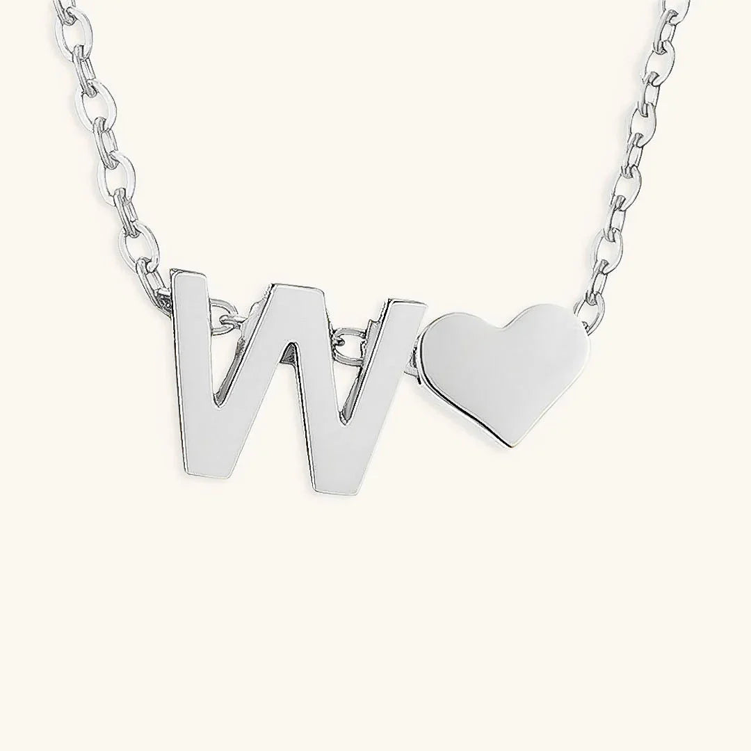 Goldkette mit dem Anfangsbuchstaben „Ria“