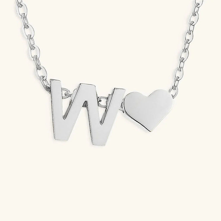 Goldkette mit dem Anfangsbuchstaben „Ria“