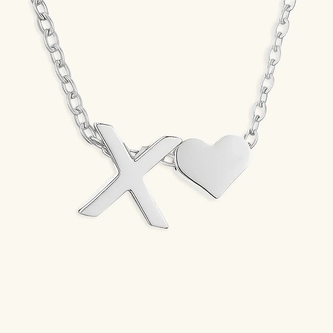 Goldkette mit dem Anfangsbuchstaben „Ria“