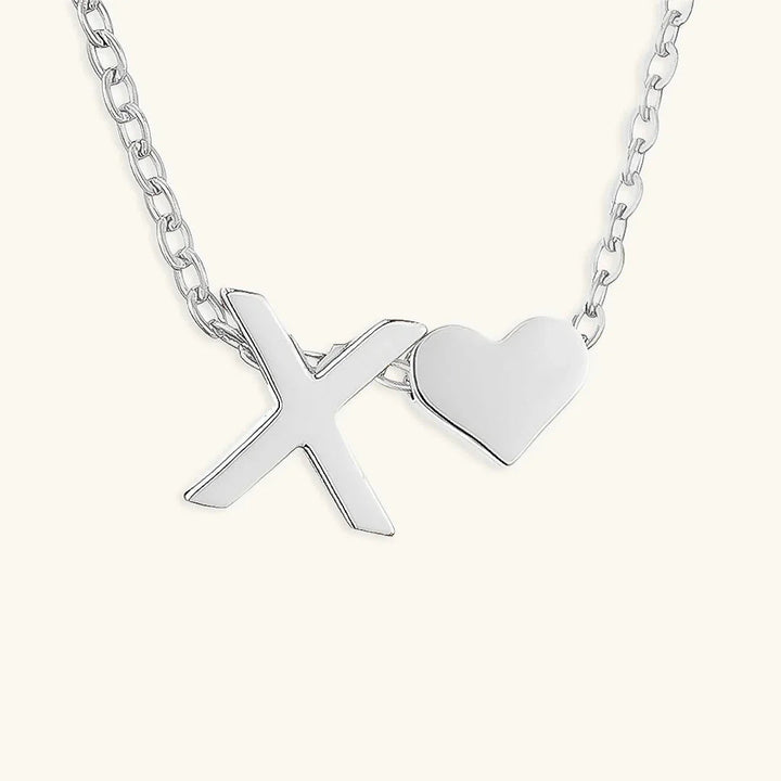 Goldkette mit dem Anfangsbuchstaben „Ria“
