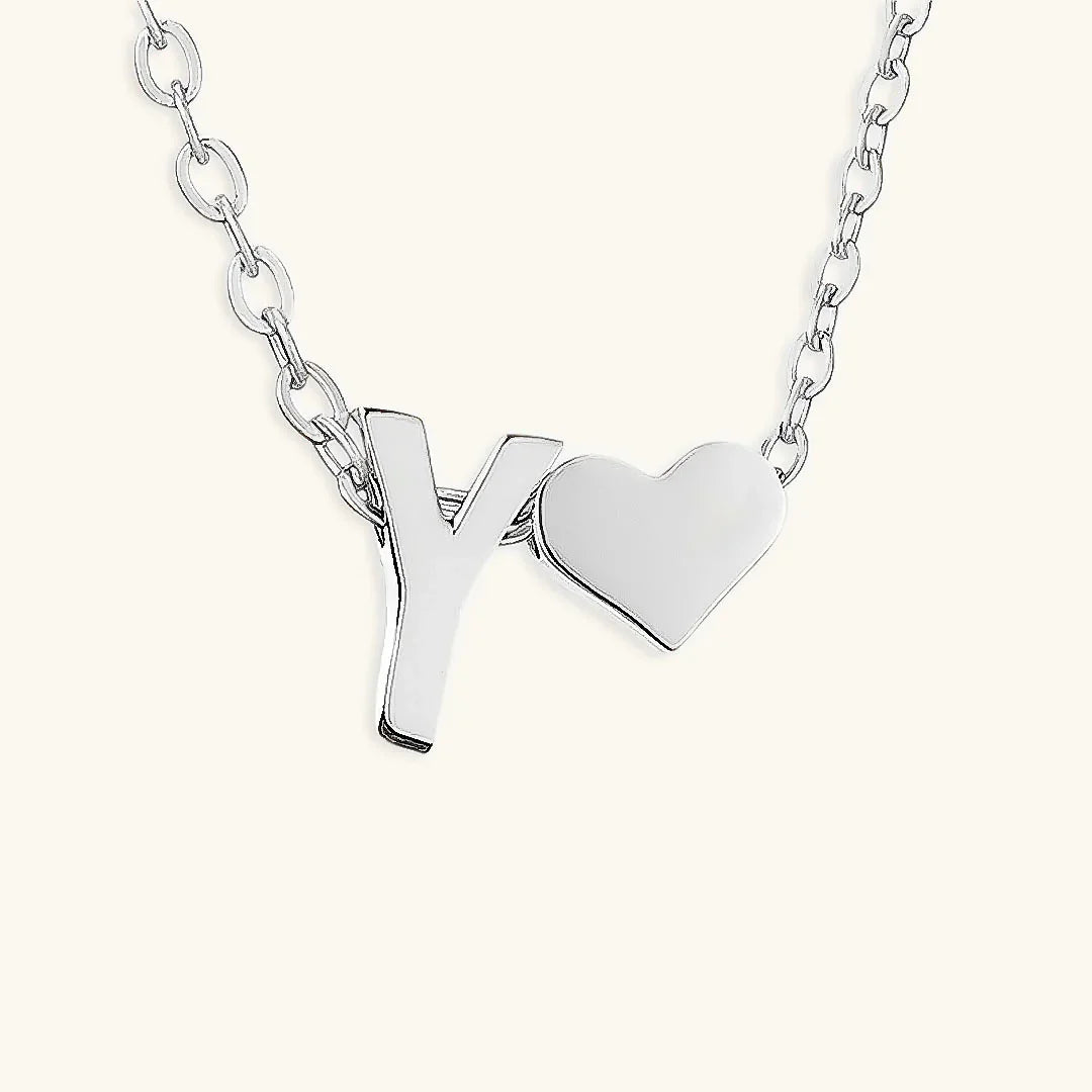Goldkette mit dem Anfangsbuchstaben „Ria“