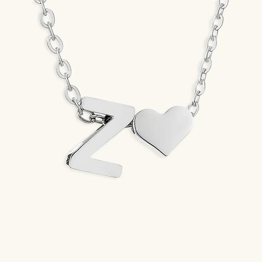 Goldkette mit dem Anfangsbuchstaben „Ria“