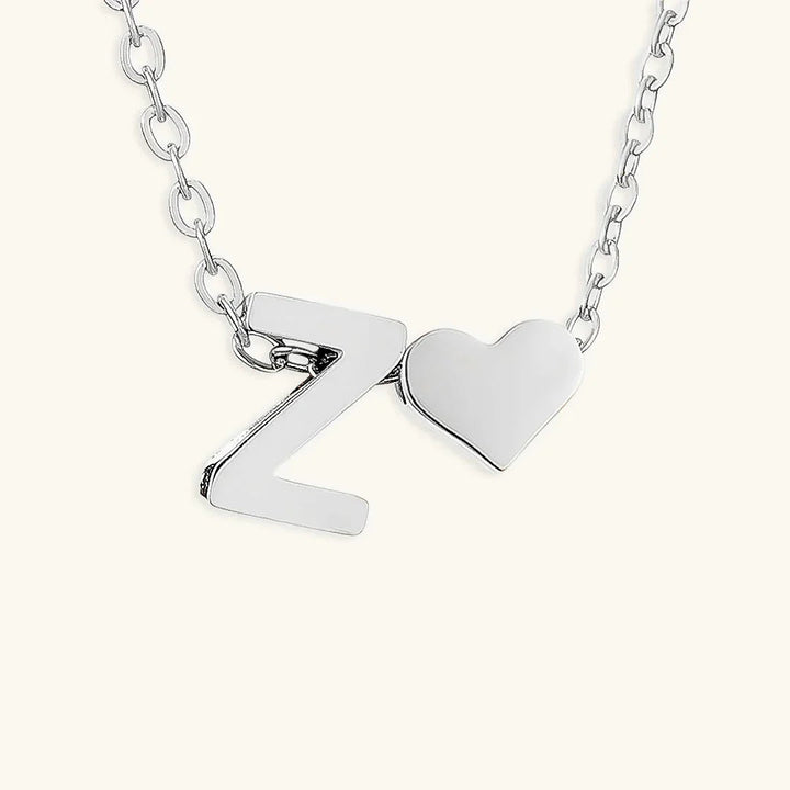 Goldkette mit dem Anfangsbuchstaben „Ria“